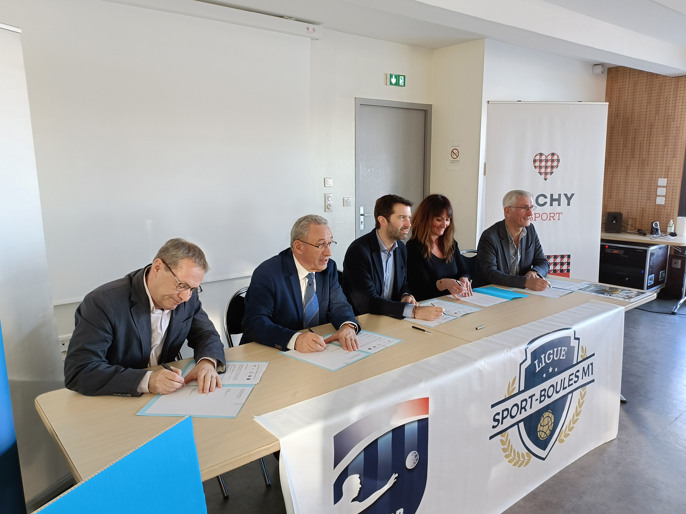 Vichy-étape-8-ligue-sport-boules-M1-signature-du-maire-ffsb